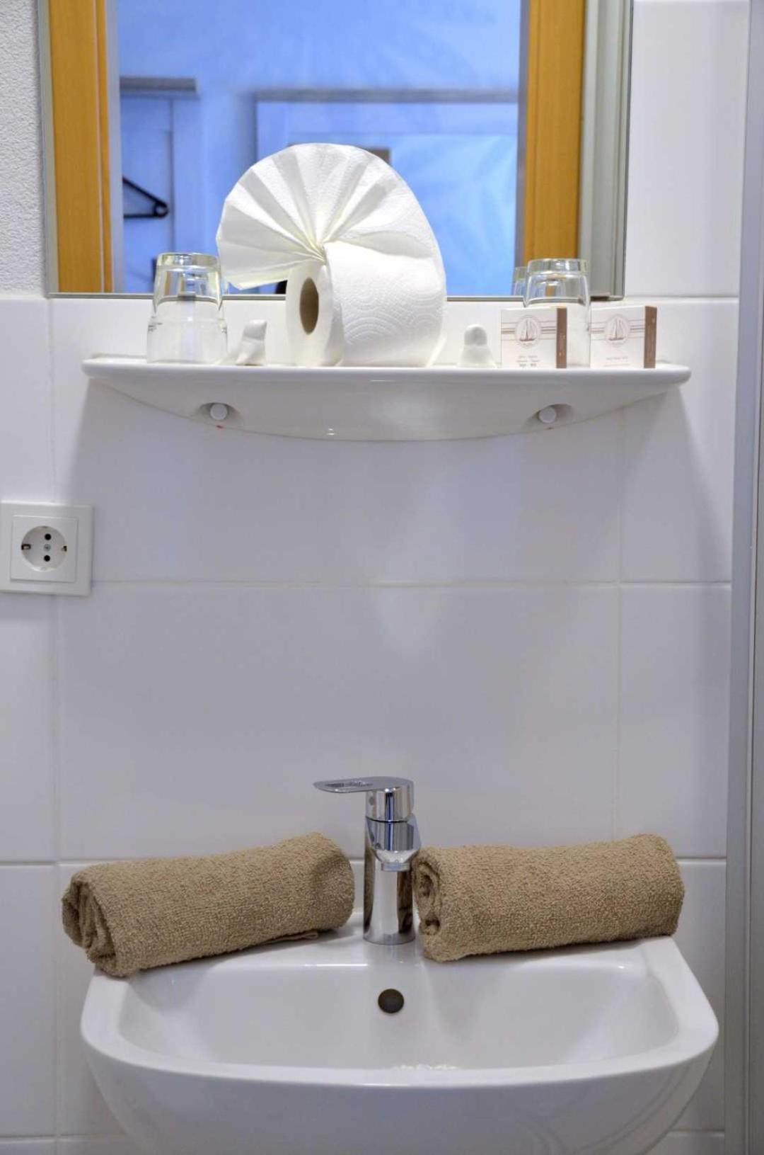 Hotel Zur Seerobbe Cuxhaven Ngoại thất bức ảnh